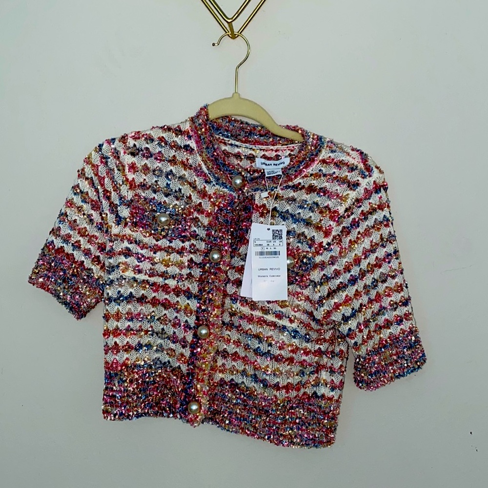 Knitted top that can be worn with an undershirt or without. Pearls super pretty!